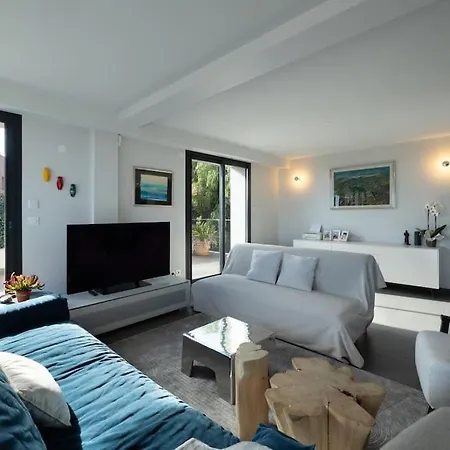Villa Sunnydaze, 4 Bed V/f Pool
