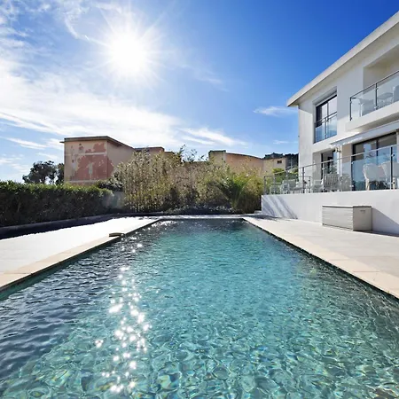 Sunnydaze, 4 Bed V/f Pool Villa Villefranche-sur-Mer
