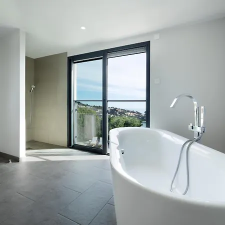 Sunnydaze, 4 Bed V/f Pool Villa